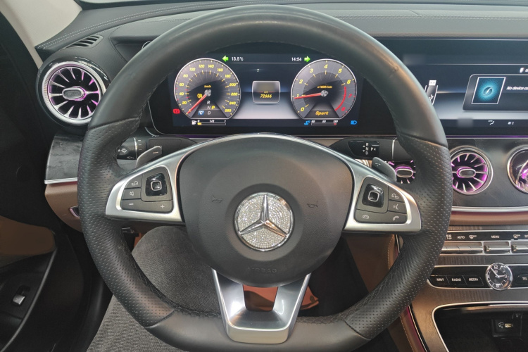 奔驰E级 2018款 E 200 L 运动型 4MATIC中控内饰13