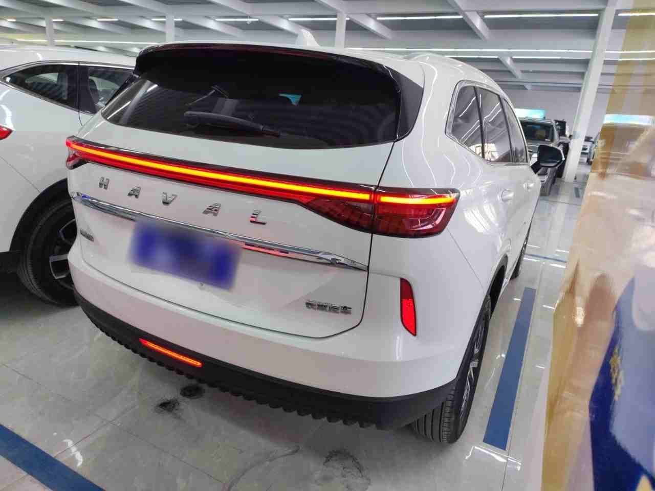 车辆右后45度外观展示