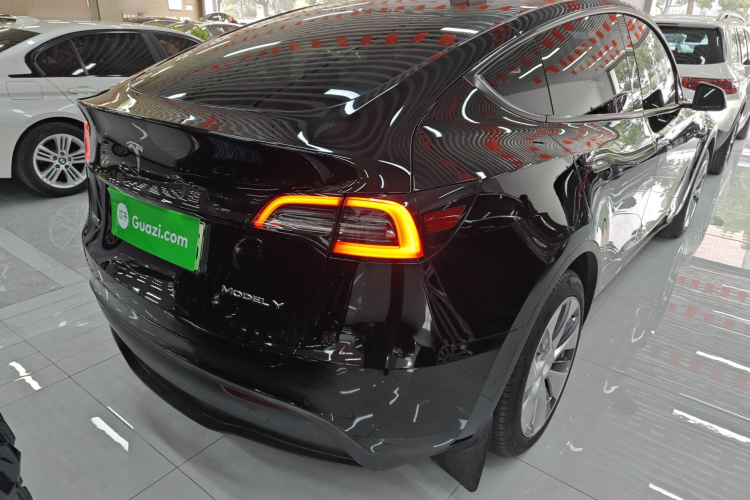 特斯拉 Model Y 2022款 改款 后轮驱动版车身外观7