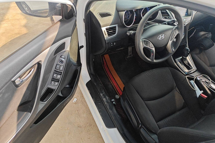 现代 朗动 2015款 1.6L 自动领先型中控内饰7003