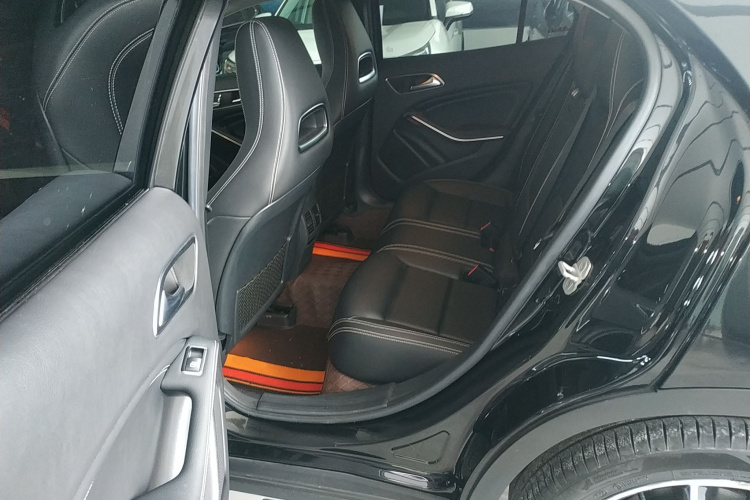 奔驰GLA 2017款 GLA 220 4MATIC 豪华型中控内饰21