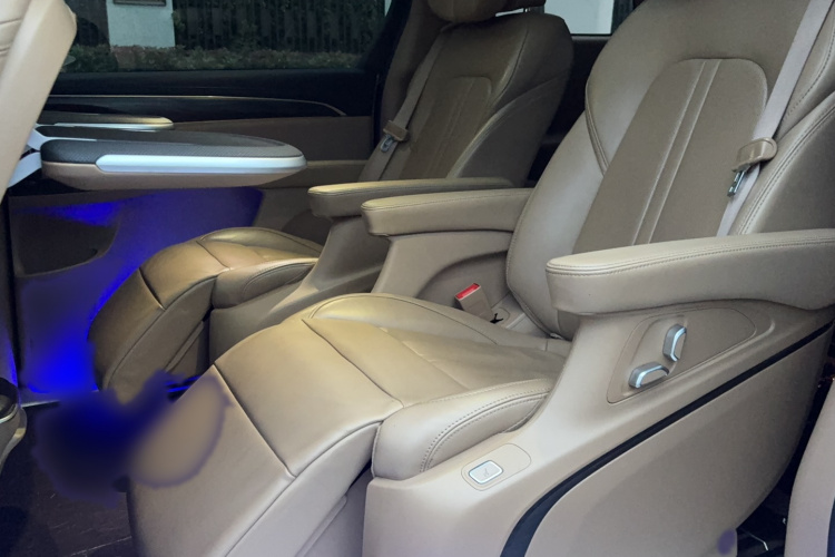 别克GL8 2020款 ES陆尊 653T 豪华型中控内饰7005