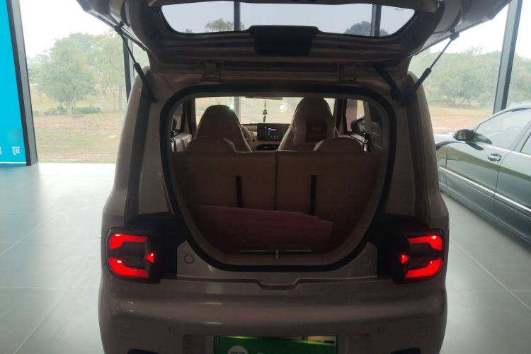 吉利银河 2024款 熊猫mini 200km 龙腾版机舱底盘23