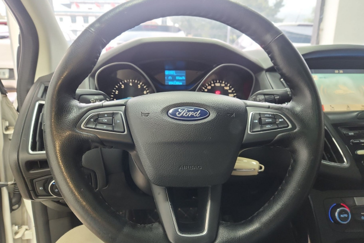 福特 福克斯 2017款 两厢 EcoBoost 125 自动超能风尚型智行版中控内饰13