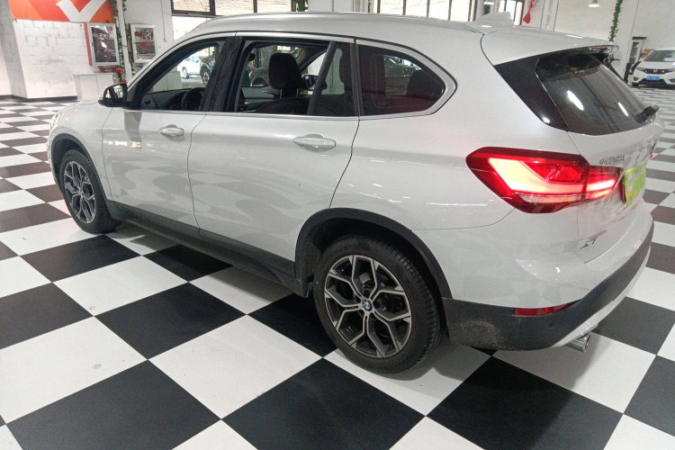 宝马X1 2022款 sDrive25Li 领先型车身外观4