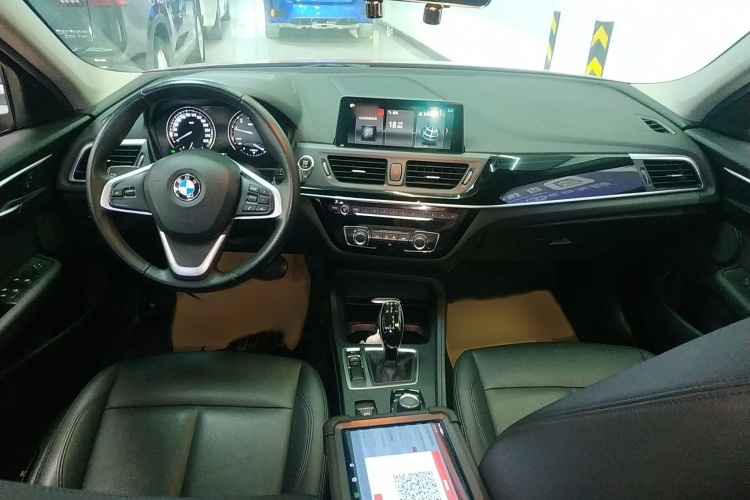 宝马1系 2020款 120i 时尚型中控内饰7002