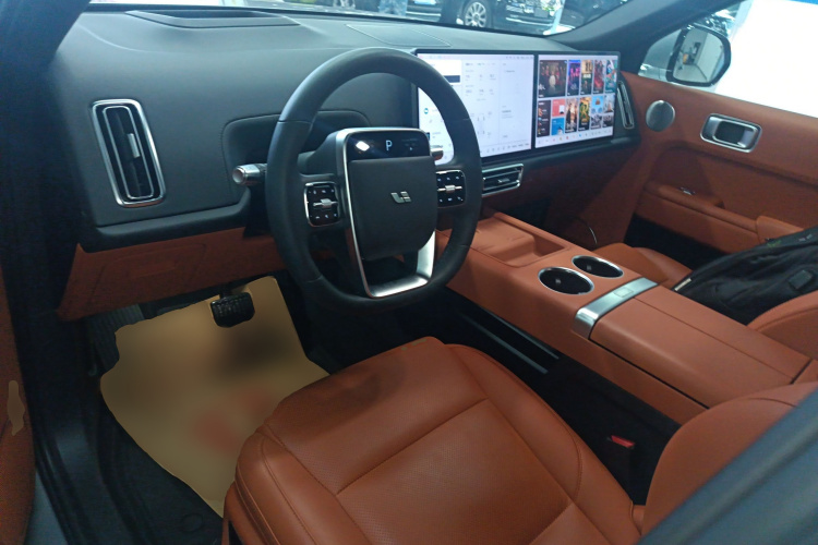 理想汽车 理想L8 2023款 Max中控内饰7002