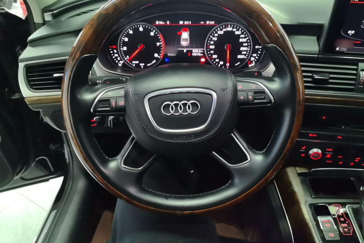 奥迪A6L 2018款 30周年年型 50 TFSI quattro 尊享型中控内饰13