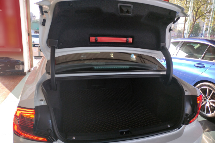 沃尔沃S90 2023款 B5 智逸豪华版机舱底盘23