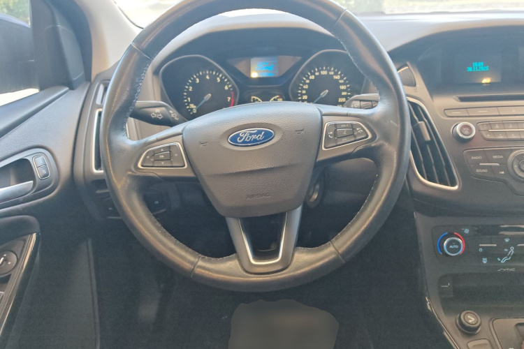 福特 福克斯 2015款 三厢 EcoBoost 125 自动超能风尚型中控内饰13