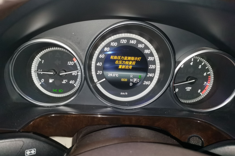 奔驰E级 2014款 E 260 L 豪华型局部细节14