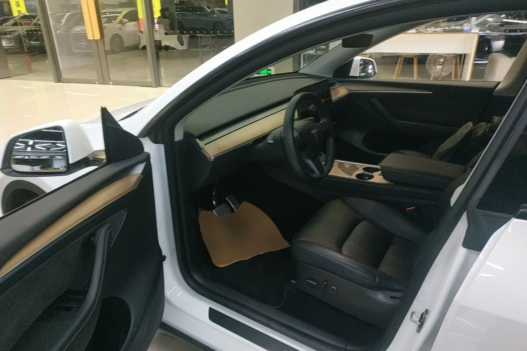 特斯拉 Model Y 2022款 改款 后轮驱动版中控内饰20