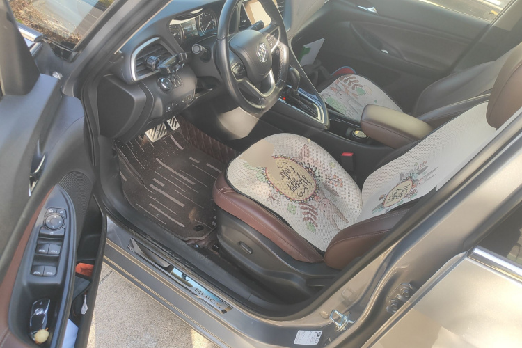 别克GL6 2019款 18T 6座互联尊贵型 国VI中控内饰20