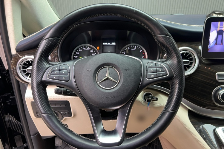 奔驰 威霆 2021款 2.0T 商务版 7座中控内饰7002