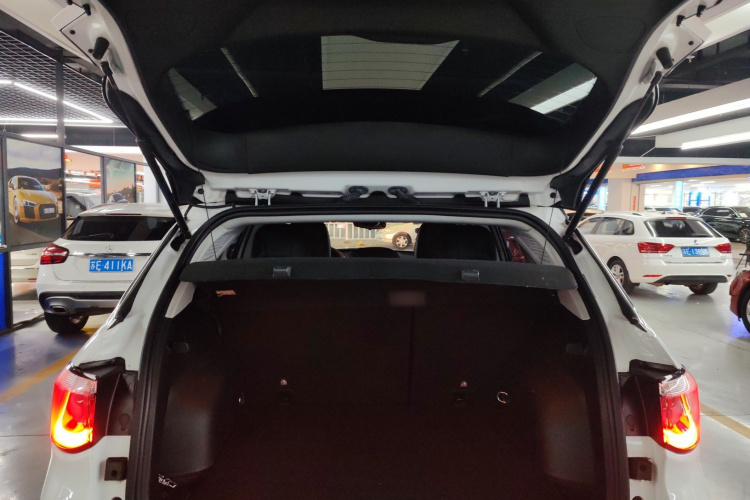 Jeep 指南者 2020款 220T 自动精英版局部细节23