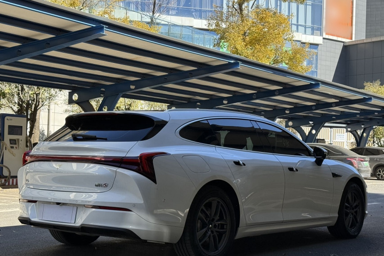 哪吒汽车 哪吒S猎装 2024款 增程300 标准版车身外观6008