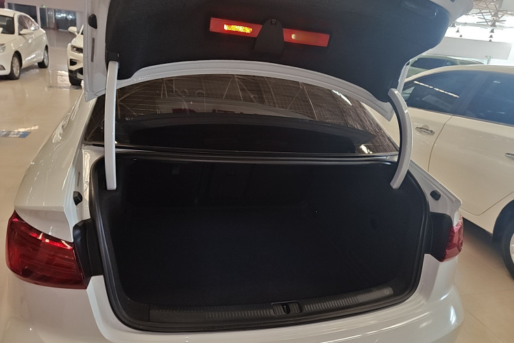 奥迪A3 2019款 Limousine 35 TFSI 风尚型 国VI机舱底盘23