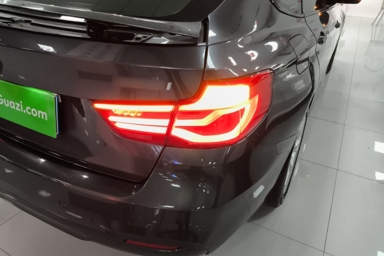 宝马3系GT 2019款 320i M运动型车身外观6006