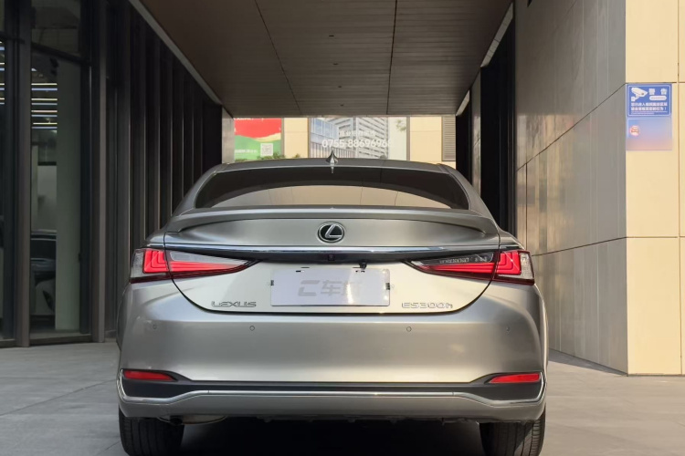雷克萨斯ES 2022款 300h 卓越版车身外观6004