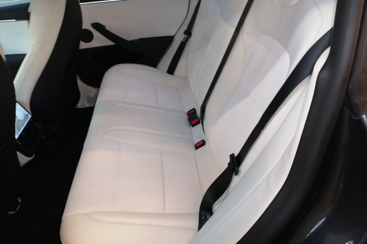 特斯拉 Model 3 2025款 后轮驱动版中控内饰21