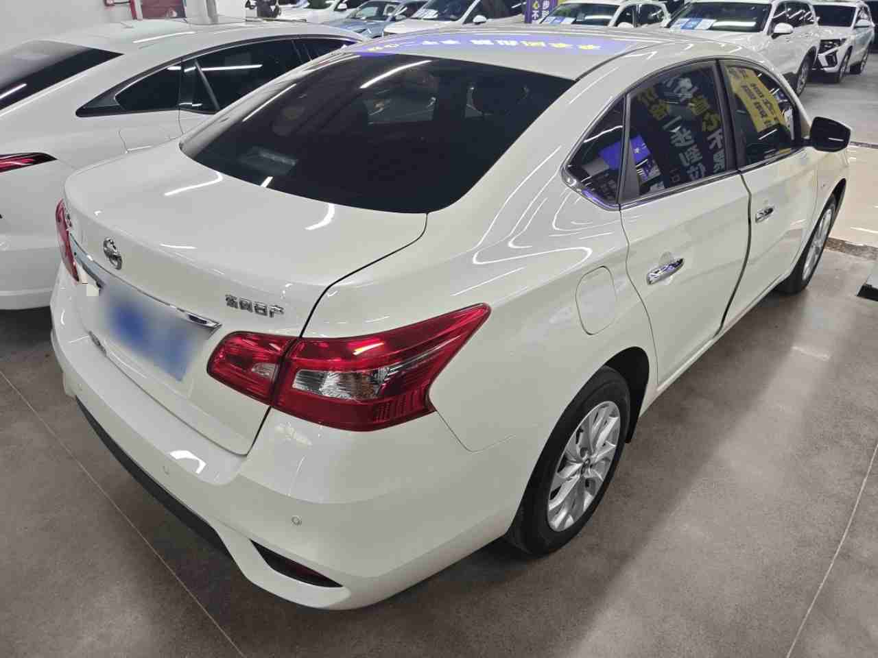 车辆右后45度视角展示