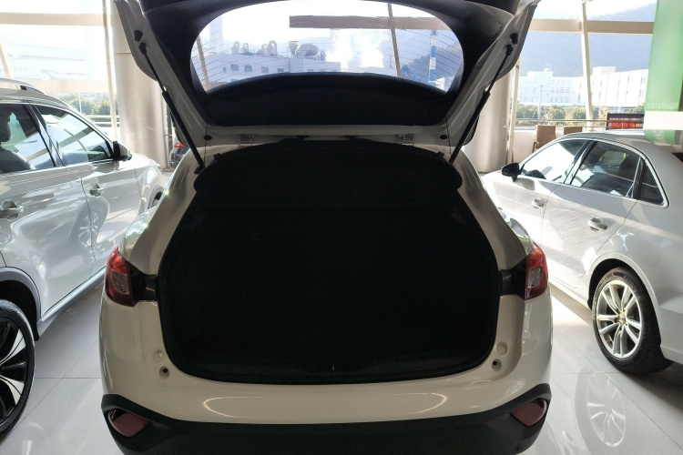 马自达CX-4 2018款 2.0L 自动两驱蓝天活力版 国VI机舱底盘23