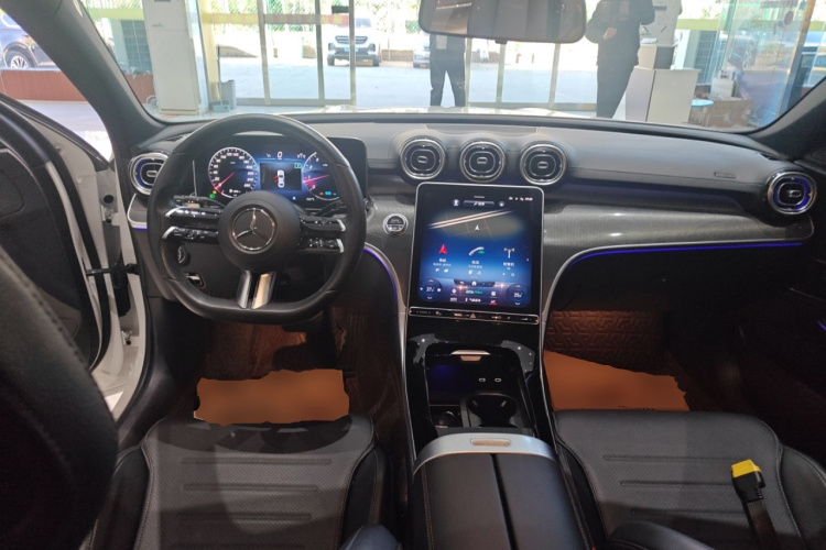 奔驰C级 2022款 C 260 L 运动版中控内饰12