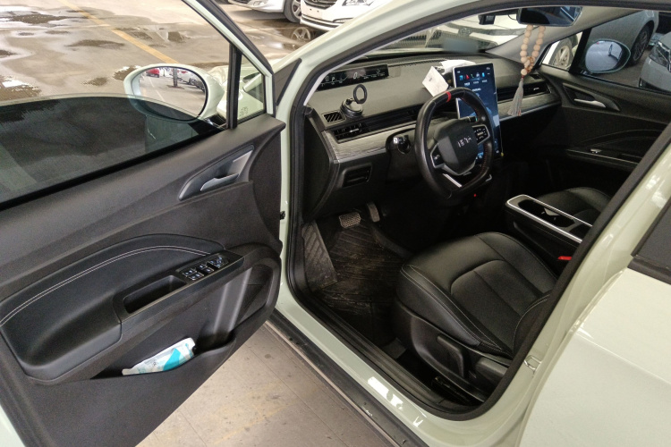 哪吒汽车 哪吒V 2022款 潮 400 Lite中控内饰20