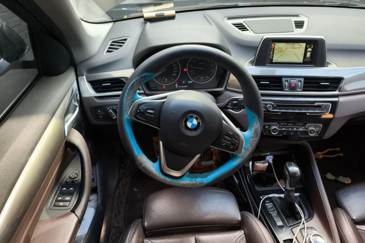 宝马X1 2016款 sDrive20Li 豪华型中控内饰13