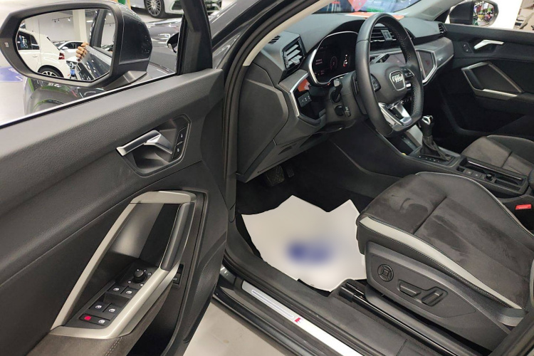 奥迪Q3 2023款 35 TFSI 时尚动感型（1.5T）中控内饰7003