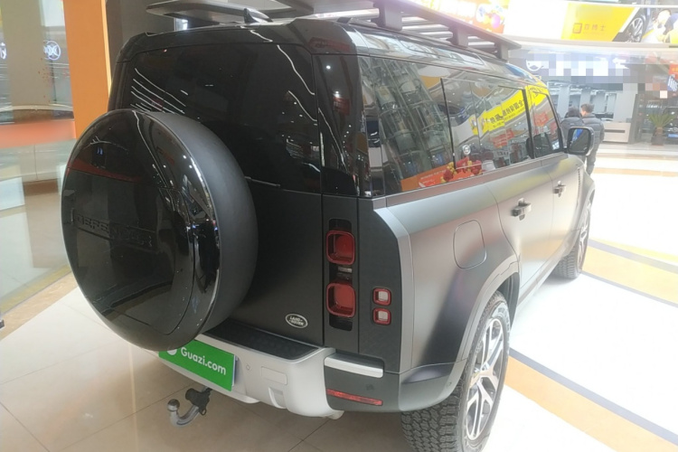 路虎卫士 2024款 110 3.0T P400 暗黑特别版车身外观6005