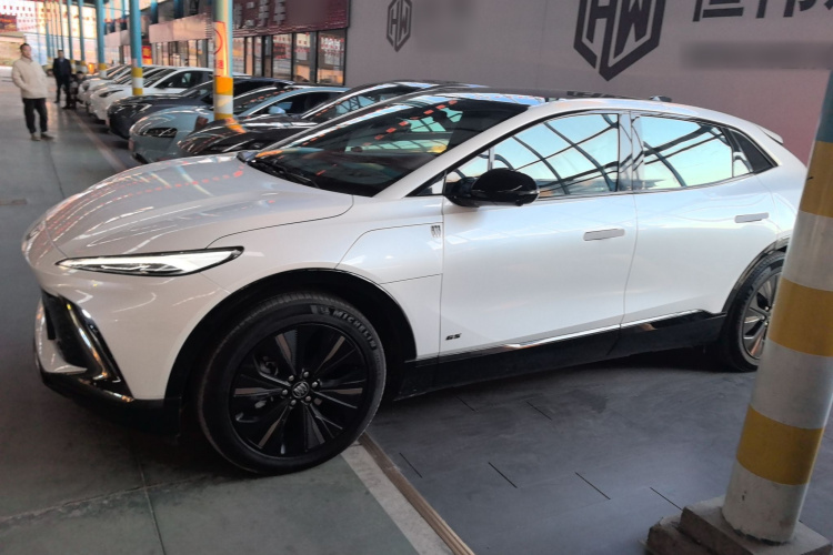 别克E4 2023款 GS版车身外观4