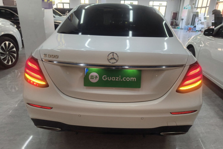 奔驰E级 2017款 改款 E 300 运动型车身外观6