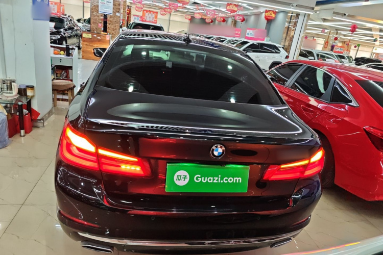 宝马5系 2019款 改款 530Li 尊享型 豪华套装车身外观6