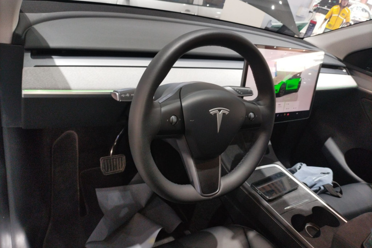 特斯拉 Model Y 2023款 后轮驱动版中控内饰7002