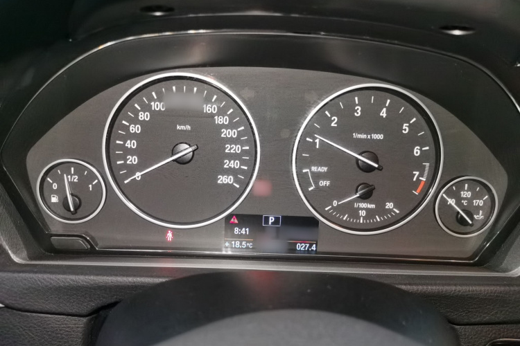 宝马3系 2014款 320i 时尚型局部细节14