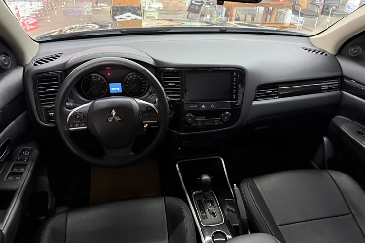 三菱 欧蓝德 2021款 2.0L 两驱畅行版 5座中控内饰7001