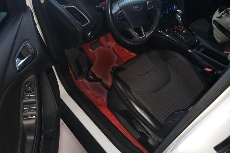 福特 福克斯 2020款 两厢经典 1.5L 自动风尚型中控内饰20