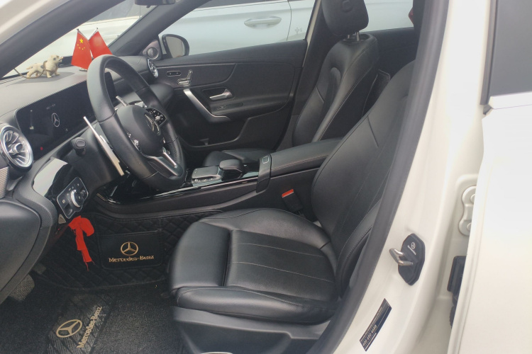 奔驰A级 2020款 改款二 A 180 L 运动轿车局部细节19