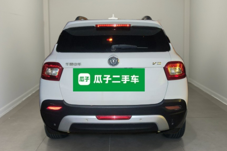 中华V3 2015款 1.5L 手动精英型车身外观6