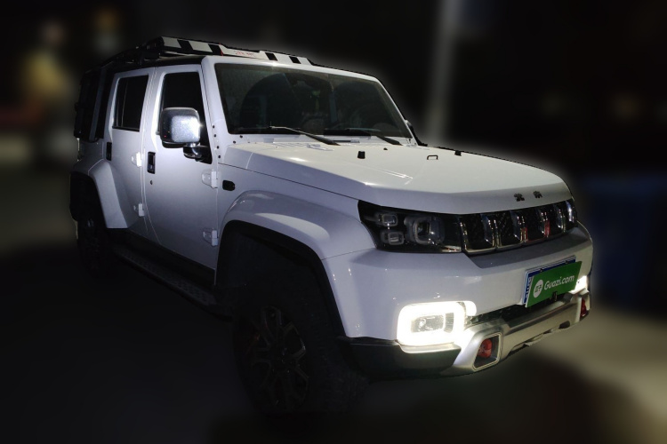 北京越野 北京BJ40 2023款 2.0T 自动四驱城市猎人版侠客型车身外观3