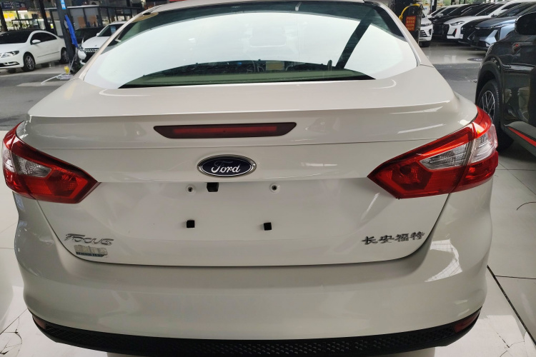 福特 福克斯 2012款 三厢 1.6L 自动舒适型车身外观6