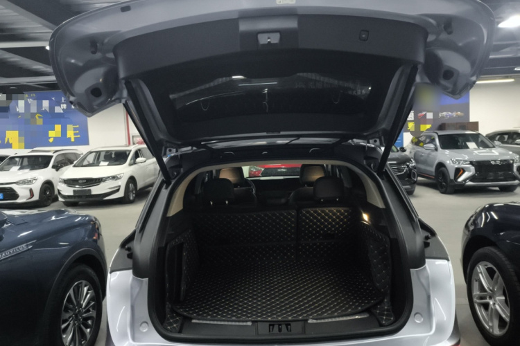 林肯 冒险家 2024款 1.5T 两驱尊雅混动版机舱底盘23