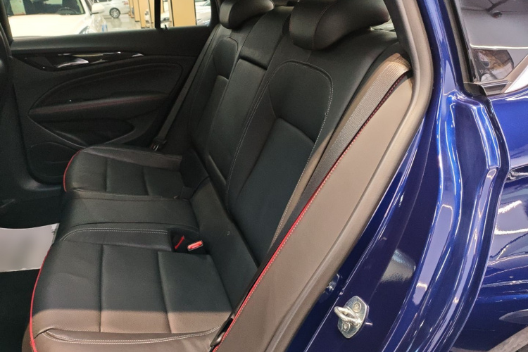 别克 君威 2020款 GS 28T 精英型中控内饰21