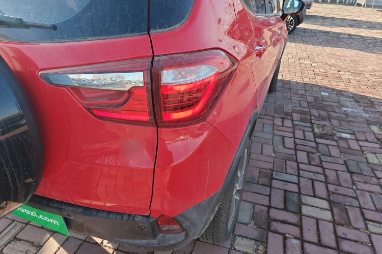 比亚迪 元 2016款 1.5L 手动尊贵型车身外观9