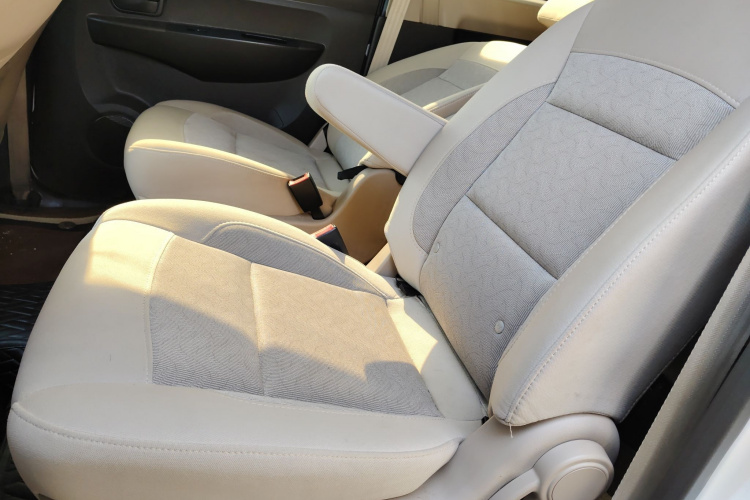 五菱汽车 五菱宏光 2016款 1.5L 改款S舒适型中控内饰21