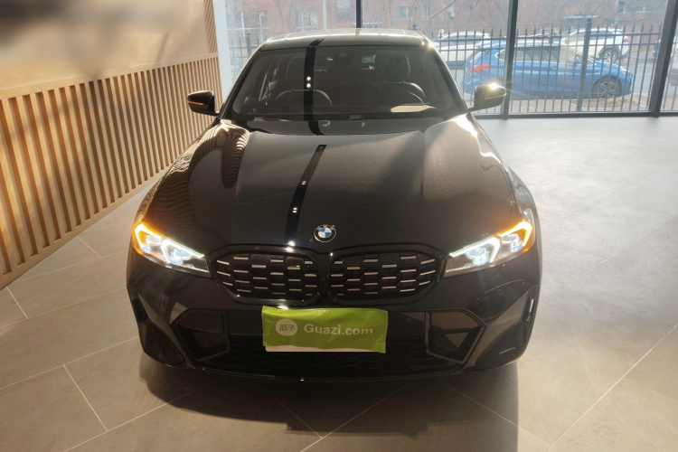 宝马3系 2023款 325Li M运动曜夜套装车身外观2