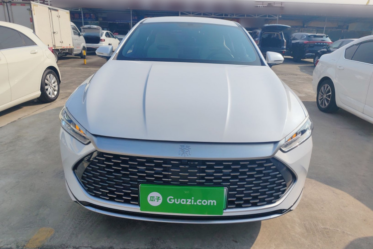 比亚迪 秦PLUS 2024款 荣耀版 DM-i 55KM领先型车身外观2