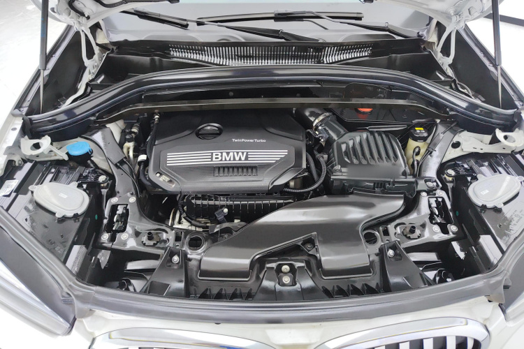 宝马X1 2020款 sDrive20Li 尊享型机舱底盘24