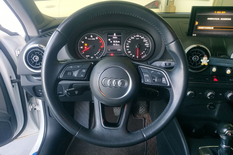 奥迪A3 2018款 30周年年型 Sportback 35 TFSI 时尚型中控内饰13
